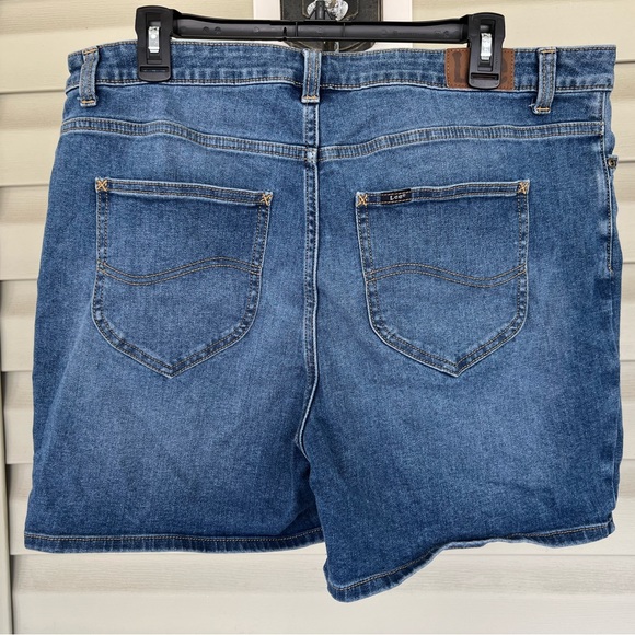 Lee Heritage High Rise Slim Fit Modern Stretch Denim Shorts Women Sz 18M - Picture 1 of 11